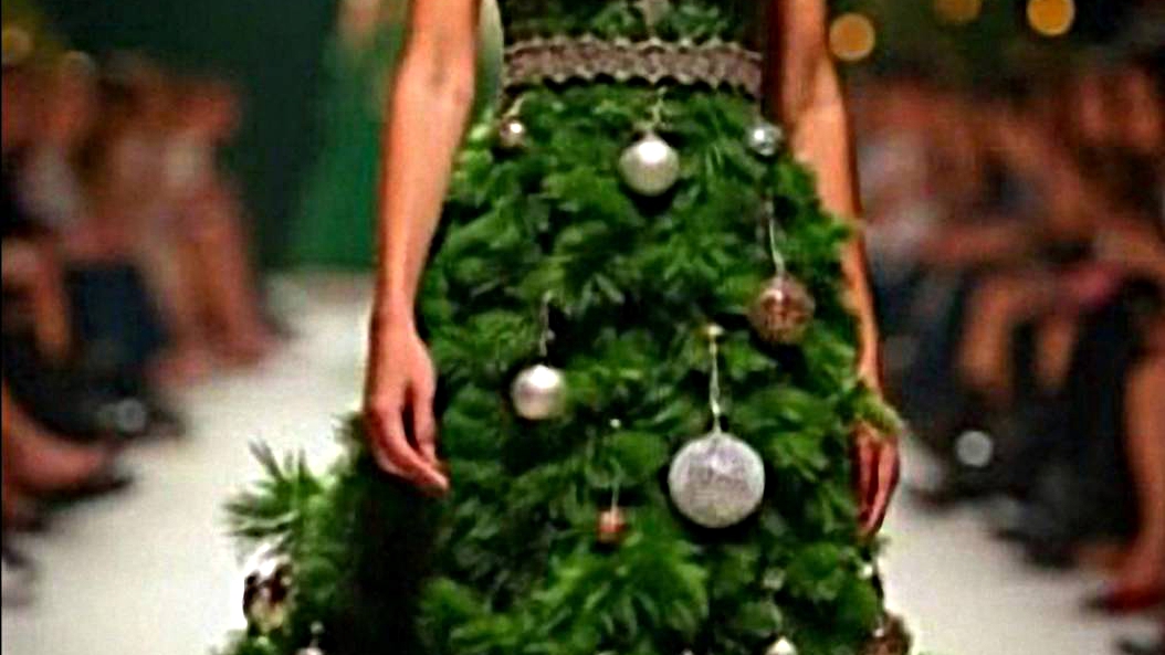 Показ моды от нейросети "Новогодние хлопоты"